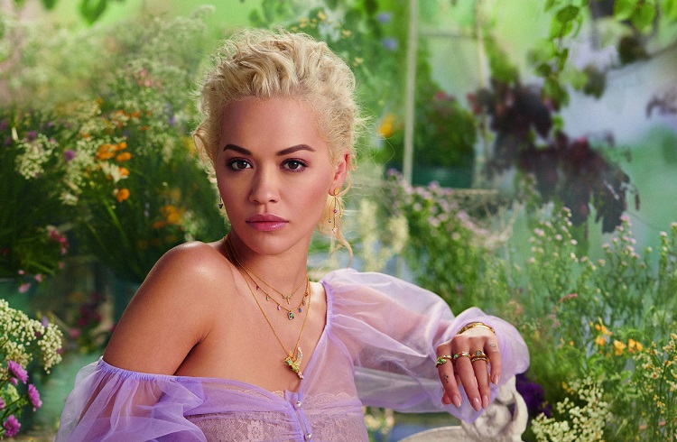Rita Ora paga 11 mil euros por quebrar isolamento para fazer festa