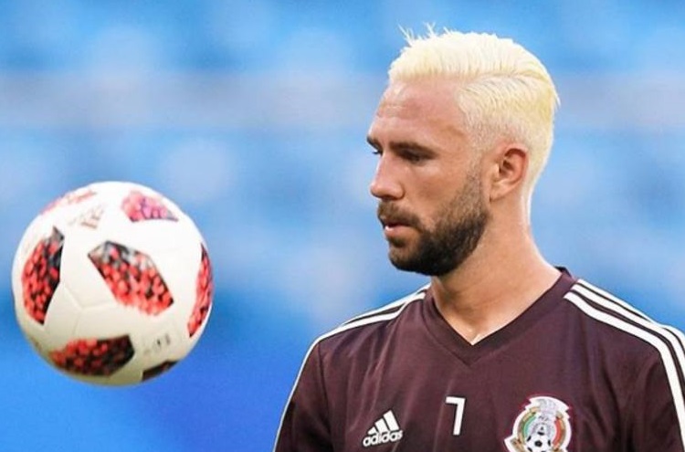 Famosos invadem Instagram de jogador que pisou em Neymar: 'Covarde!'
