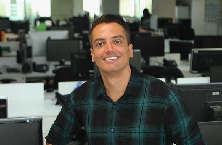 Leo Dias assina com a RedeTV! e diz que vai reformular TV Fama