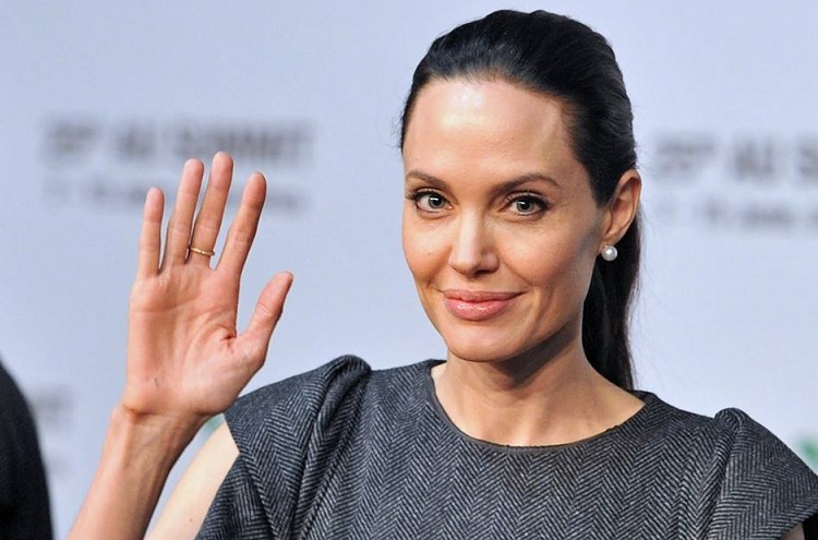 Angeline Jolie desabafa: "Não gosto de estar solteira"