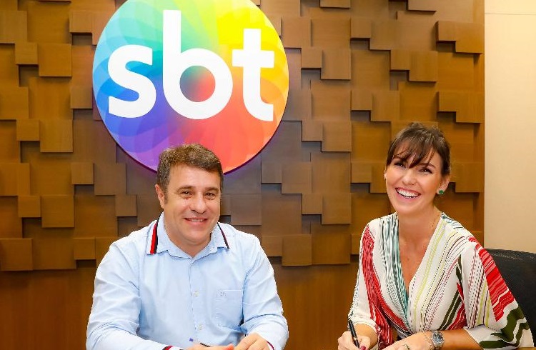 Glenda Kozlowski assina contrato com o SBT para apresentar reality show
