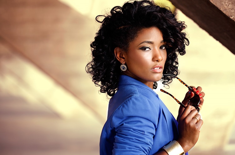 Erika Januza relata caso de racismo em loja: 'Será que estou louca?'