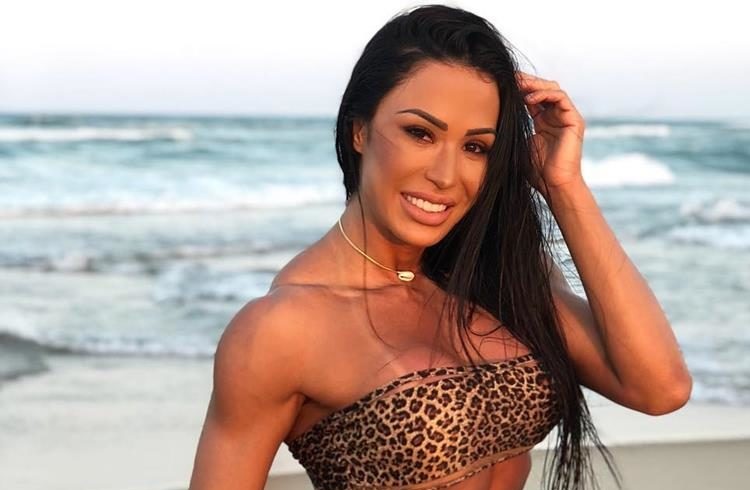 Gracyanne Barbosa desabafa após ser chamada de ‘monstro’ na web