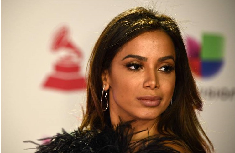 Anitta disputa premiação nos EUA ao lado de Jennifer Lopez e Cardi B