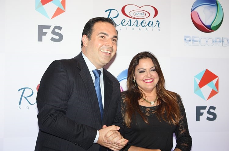 Silvio Santos pode levar Fabíola e Gottino para o SBT sem pagar multa