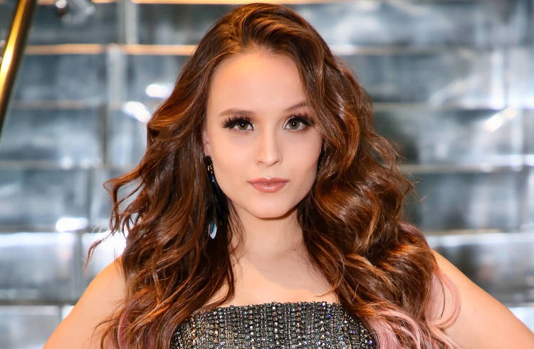 Larissa Manoela é internada e passa por cirurgia
