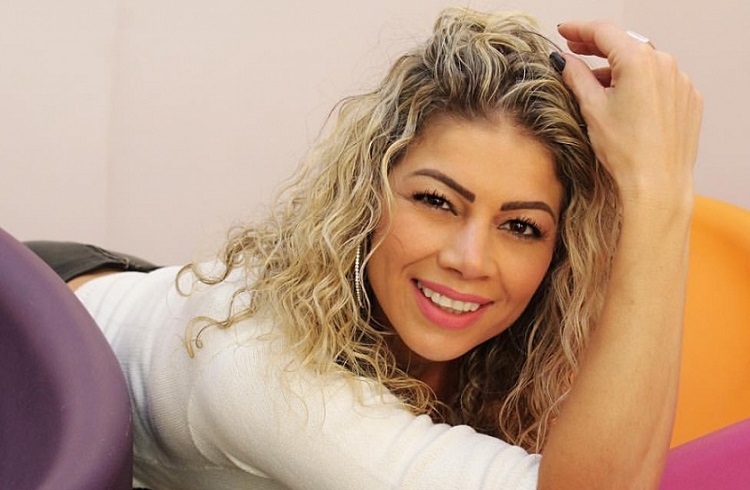 Catia Paganote revela fase como paquita em livro: 'A regra era ter 54kg'