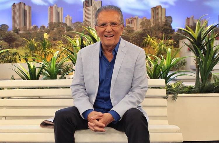 Carlos Alberto da Nóbrega come iogurte vencido e é internado