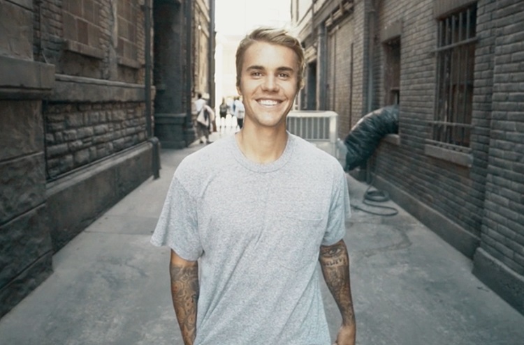 Justin Bieber defende mulher e bate em homem que tentava enforcá-la