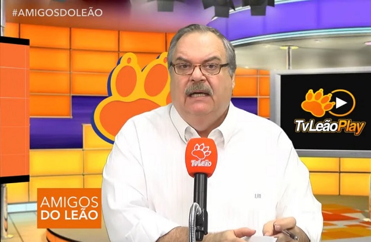 Gilberto Barros é denunciado por crime de homofobia