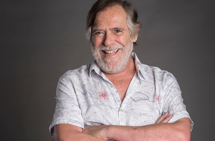 José de Abreu ataca Bolsonaro por crise na saúde: "Se alimenta de mortes"