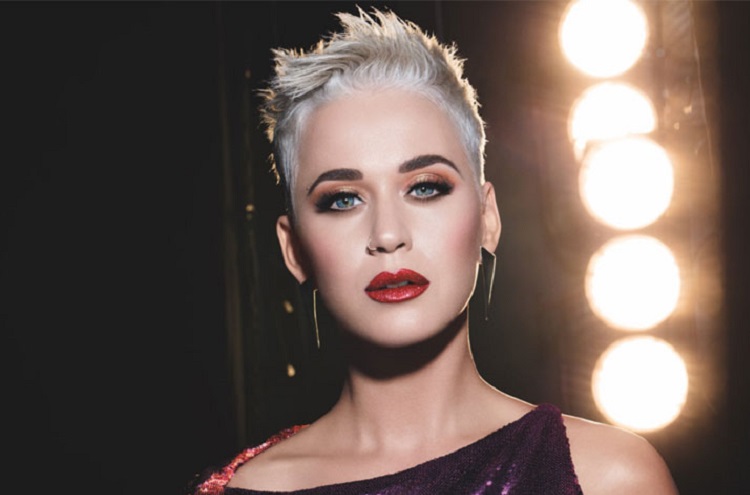 Katy Perry diz que "se internou" após público reagir mal ao seu último disco