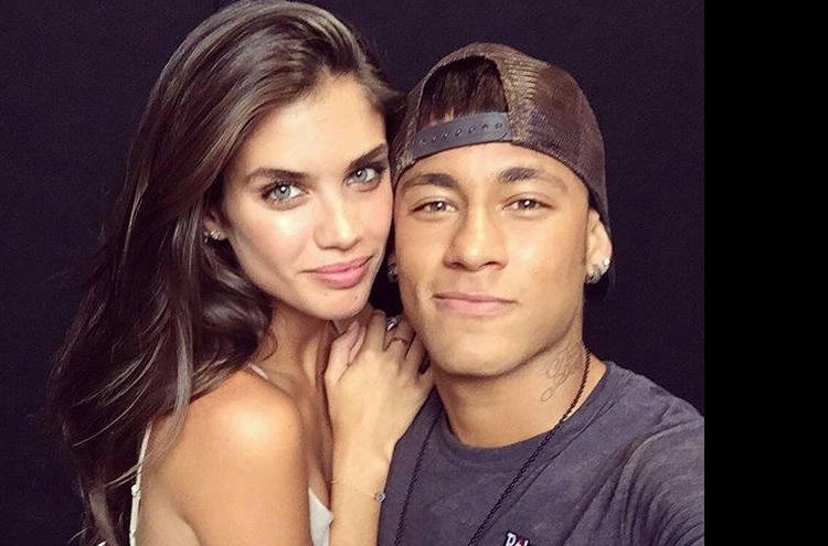 Top model portuguesa Sara Sampaio seria o novo affair de Neymar