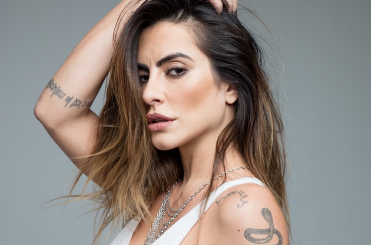 Após curtir bastante o Carnaval, Cleo avisa que "sumirá" em retiro