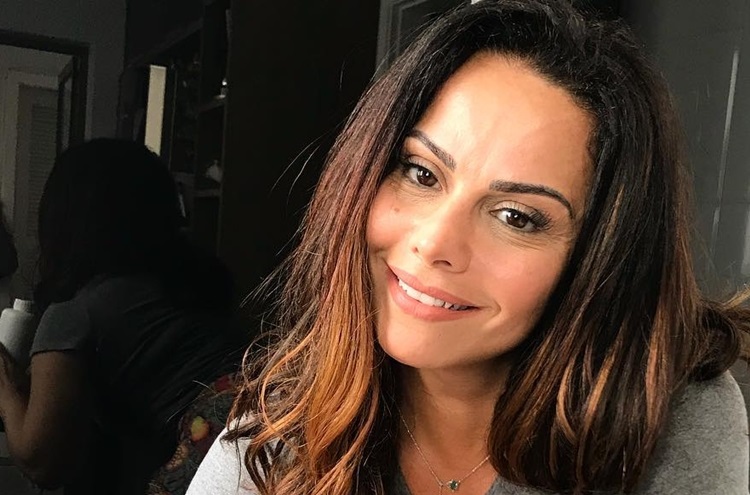 Viviane Araújo se irrita com acusações de ter editado fotos:’ Povo ridúculo do c...’