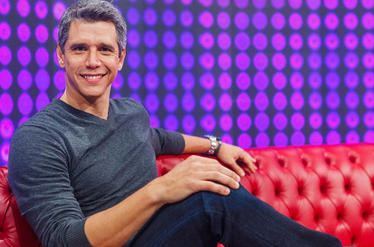 Márcio Garcia comete gafe e chama programa da Record na Globo