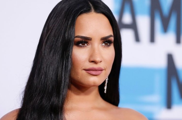Agente de Demi Lovato diz que ela está acordada e repudia boatos