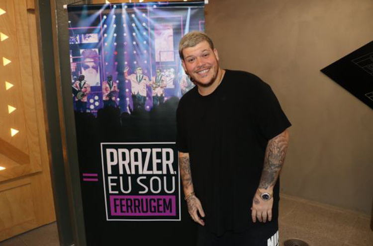 Após polêmica, cantor Ferrugem anuncia fim de ‘sarradas’ em show