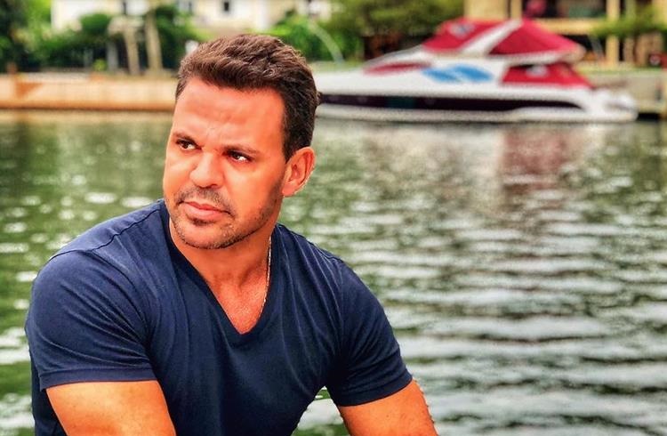 Eduardo Costa dá conselho para mulheres e avisa: "Procure o Lobo Mau"