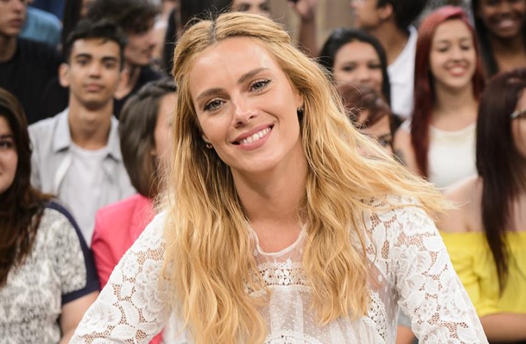 Carolina Dieckmann é vítima de golpe no WhatsApp