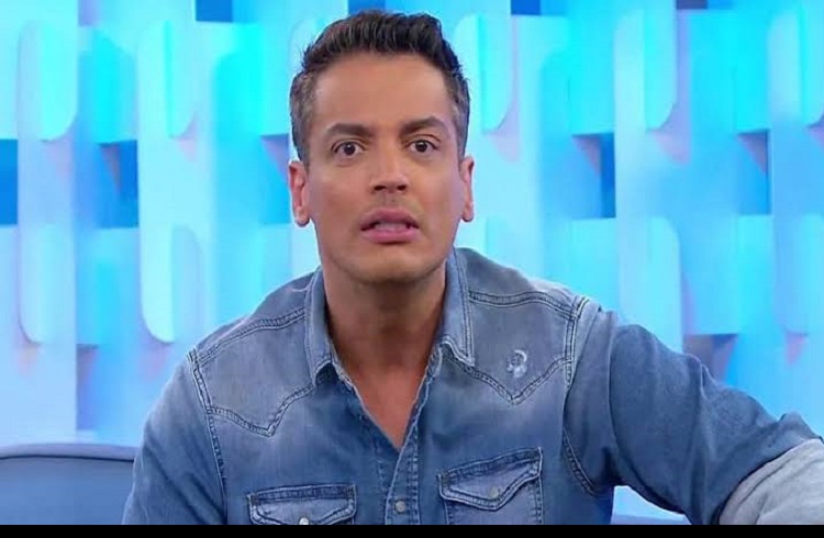 Leo Dias se despede do SBT e troca declarações com Lívia Andrade: "Referência"