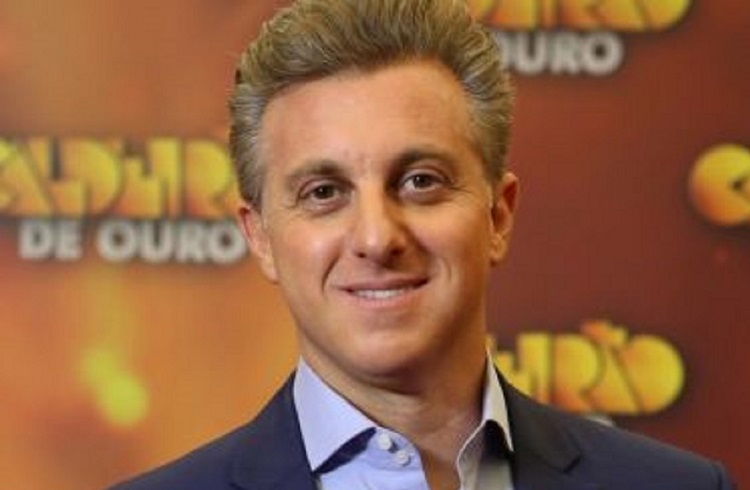Luciano Huck anuncia arrecadação de R$ 1,5 milhão em doação para favelas